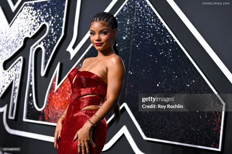 Halle Bailey photo 20 of 713
