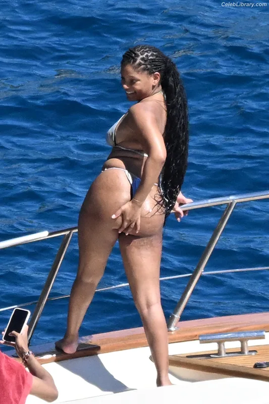 Halle Bailey photo 6 of 713