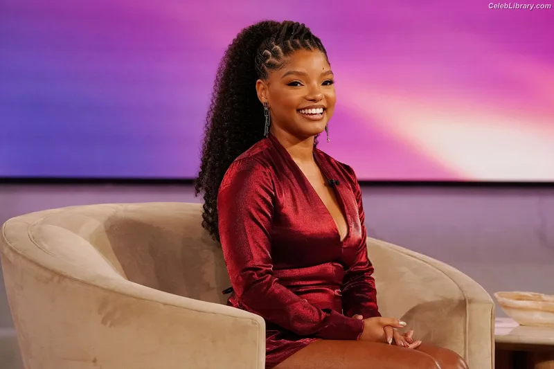 Halle Bailey photo 12 of 713