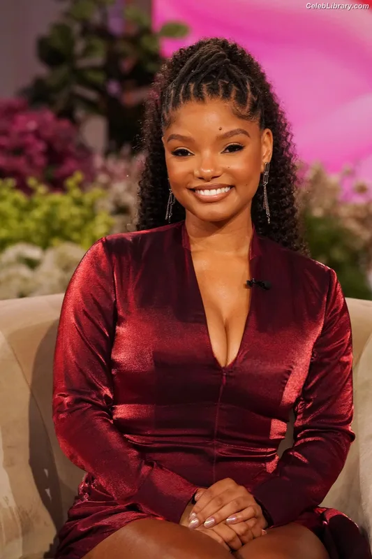 Halle Bailey photo 18 of 713