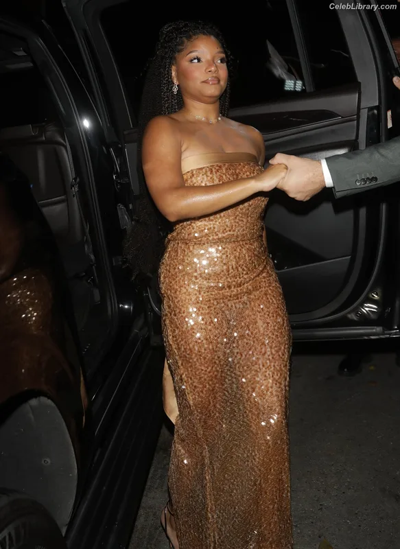 Halle Bailey photo 8 of 713
