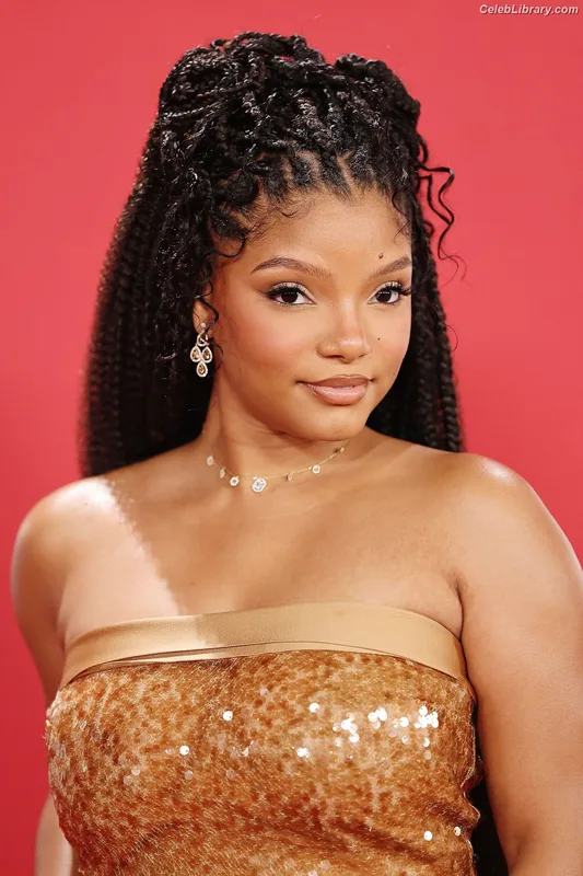 Halle Bailey photo 24 of 713