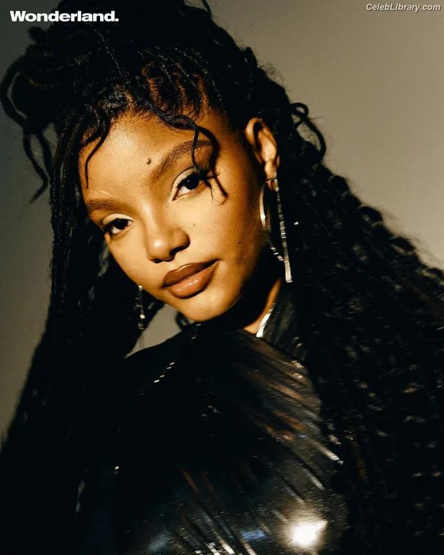 Halle Bailey photo 2 of 713