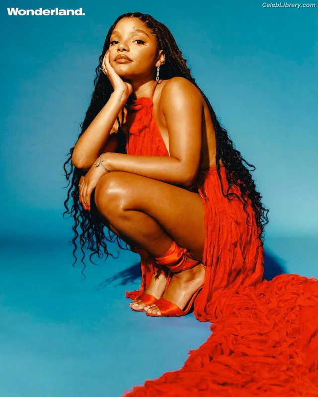 Halle Bailey photo 4 of 713