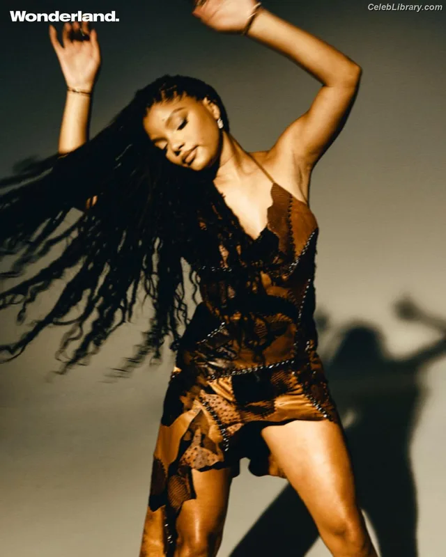 Halle Bailey photo 8 of 713