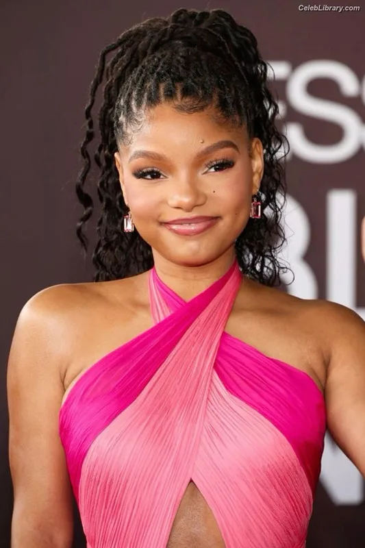 Halle Bailey photo 11 of 713