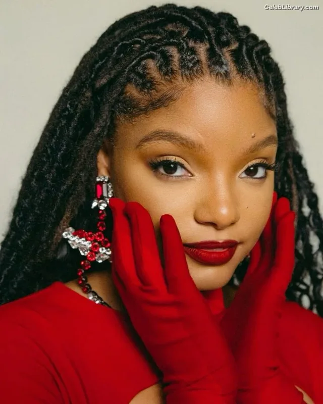 Halle Bailey photo 14 of 713