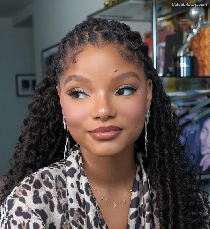 Halle Bailey photo 16 of 713