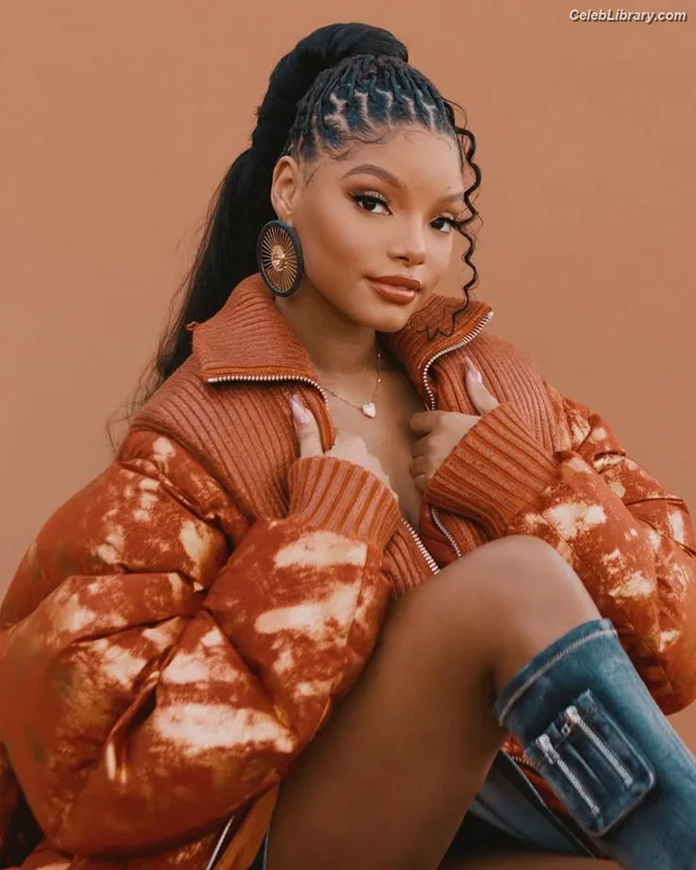 Halle Bailey photo 21 of 713