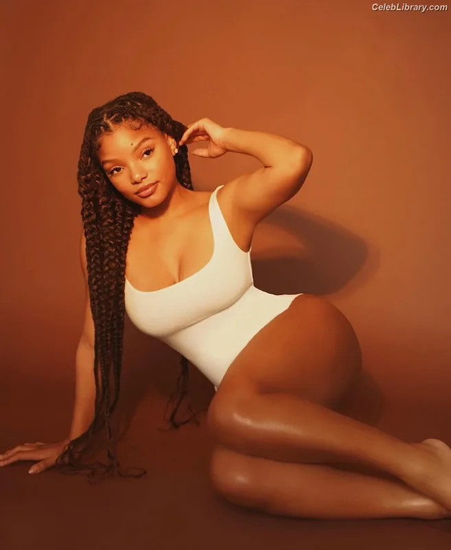 Halle Bailey photo 4 of 713