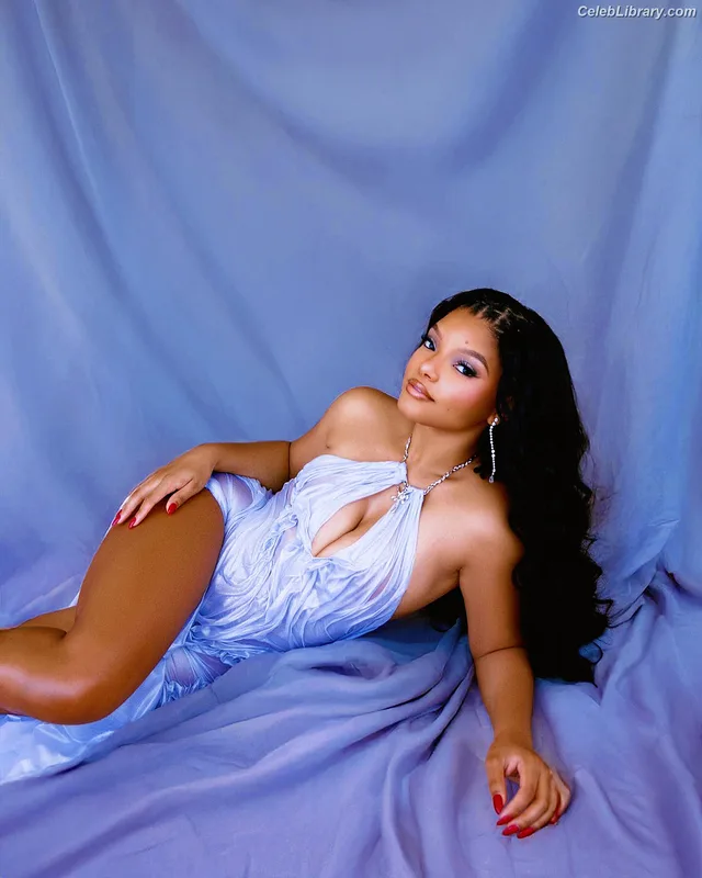 Halle Bailey photo 23 of 713