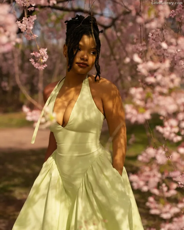 Halle Bailey photo 8 of 713