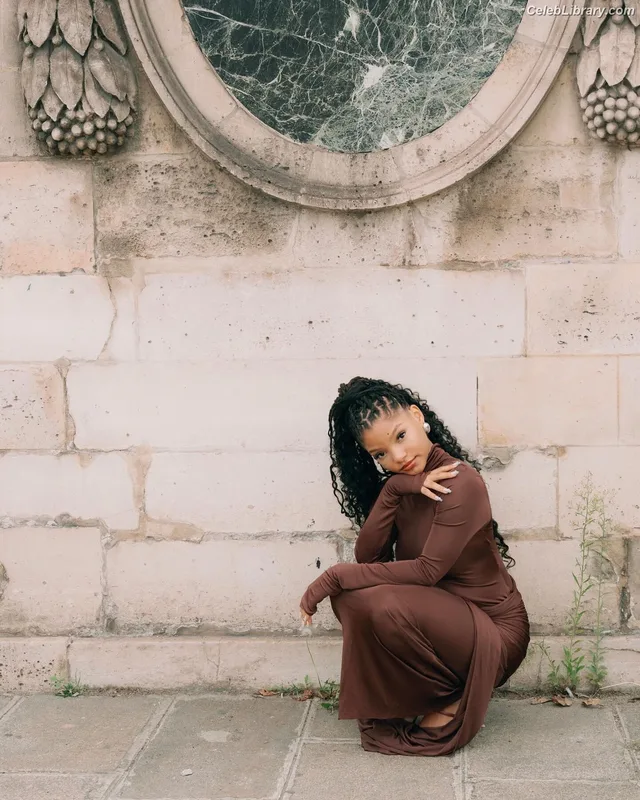 Halle Bailey photo 10 of 713