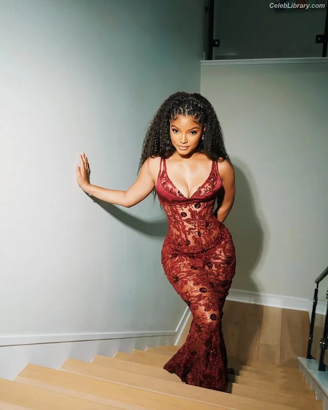 Halle Bailey photo 6 of 713