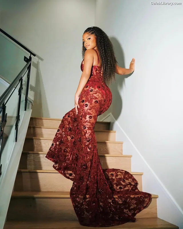 Halle Bailey photo 8 of 713