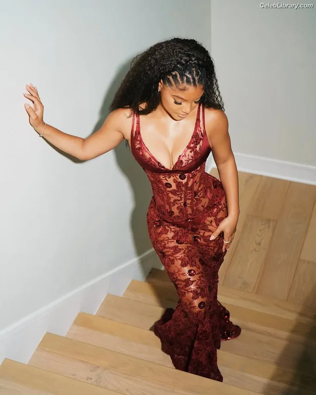 Halle Bailey photo 10 of 713