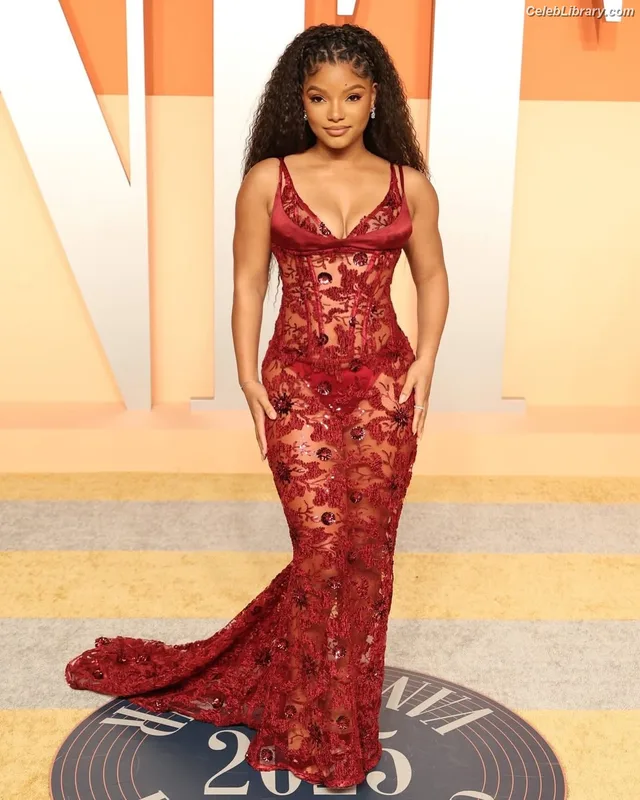 Halle Bailey photo 12 of 713