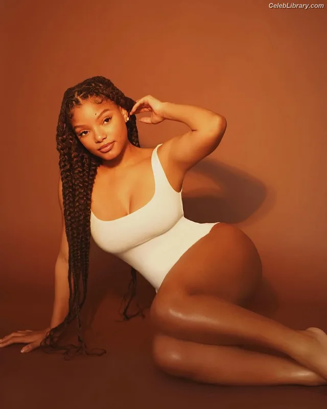 Halle Bailey photo 14 of 713
