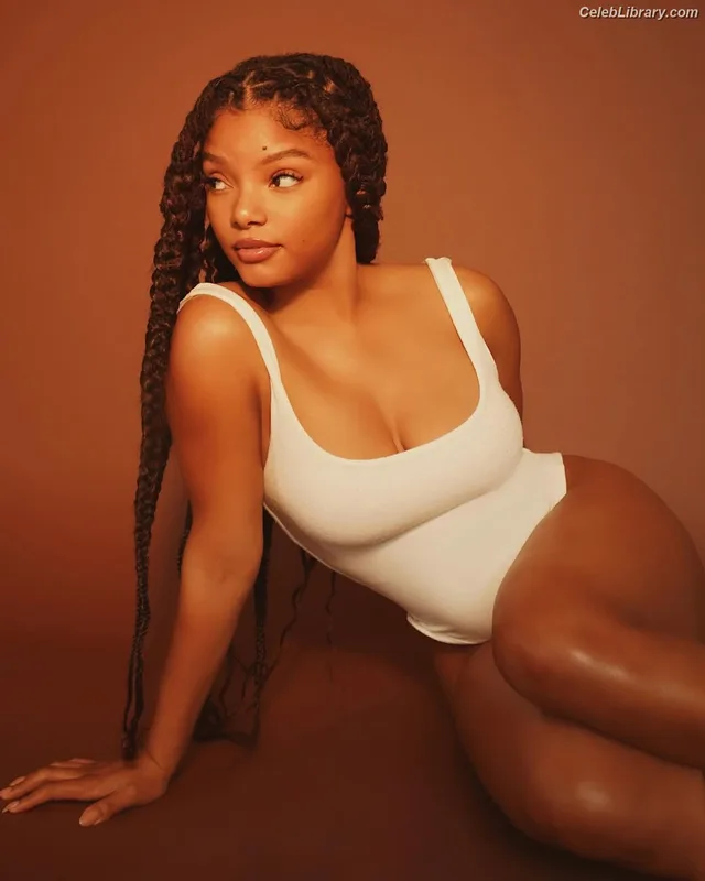 Halle Bailey photo 16 of 713