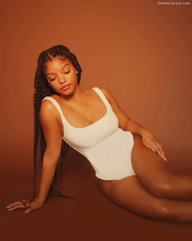 Halle Bailey photo 17 of 713
