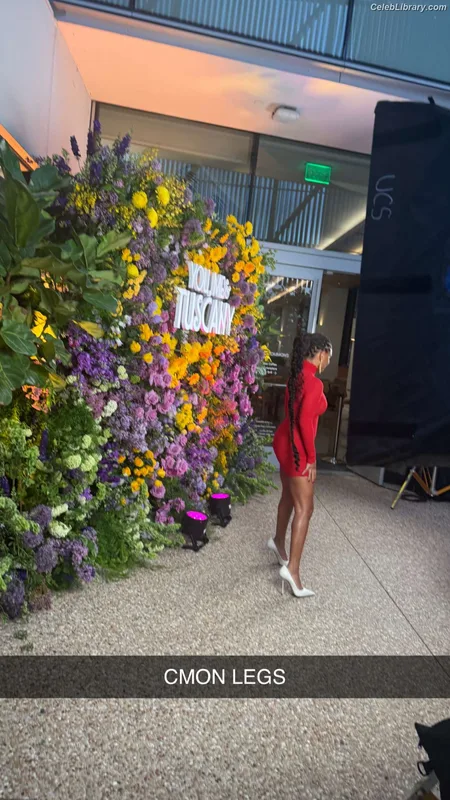 Halle Bailey photo 19 of 713
