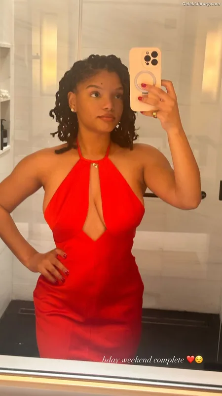 Halle Bailey photo 23 of 713