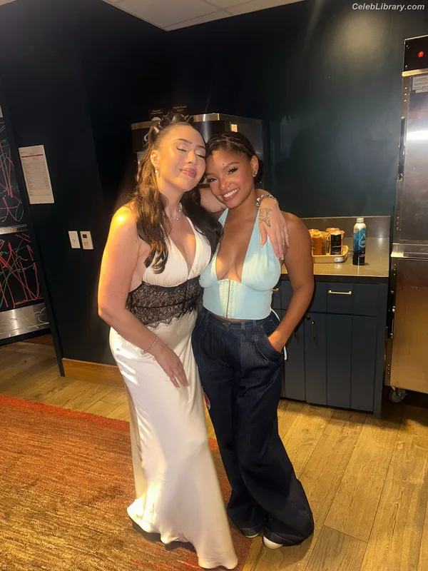Halle Bailey photo 16 of 713
