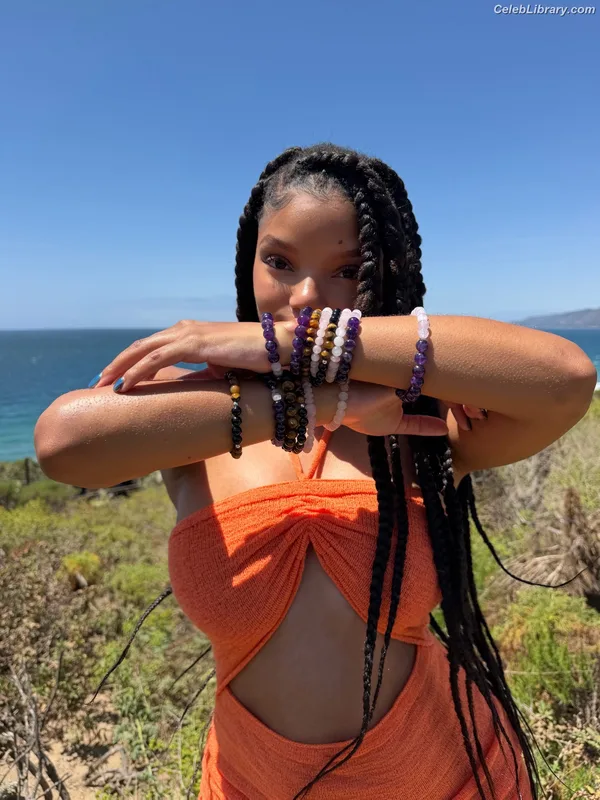 Halle Bailey photo 21 of 713