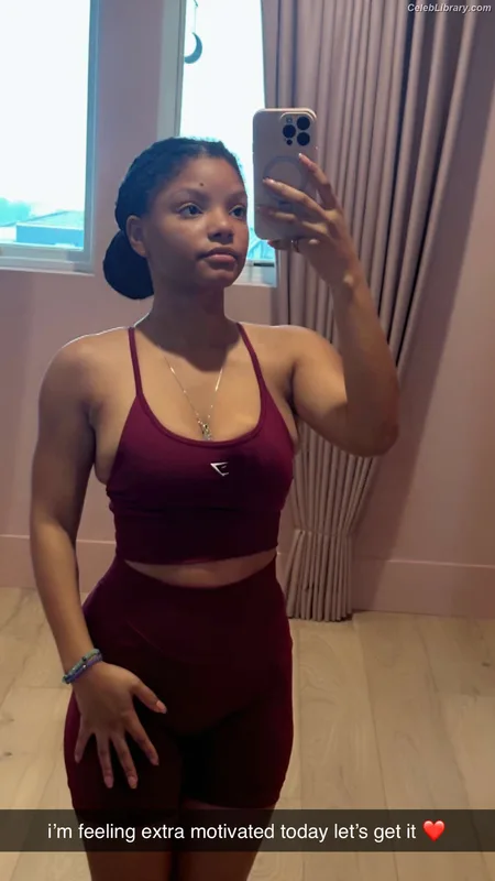 Halle Bailey photo 2 of 713