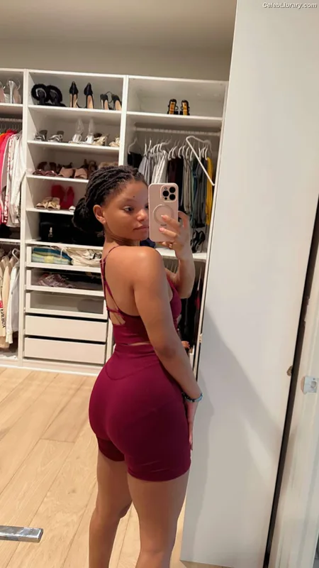 Halle Bailey photo 3 of 713