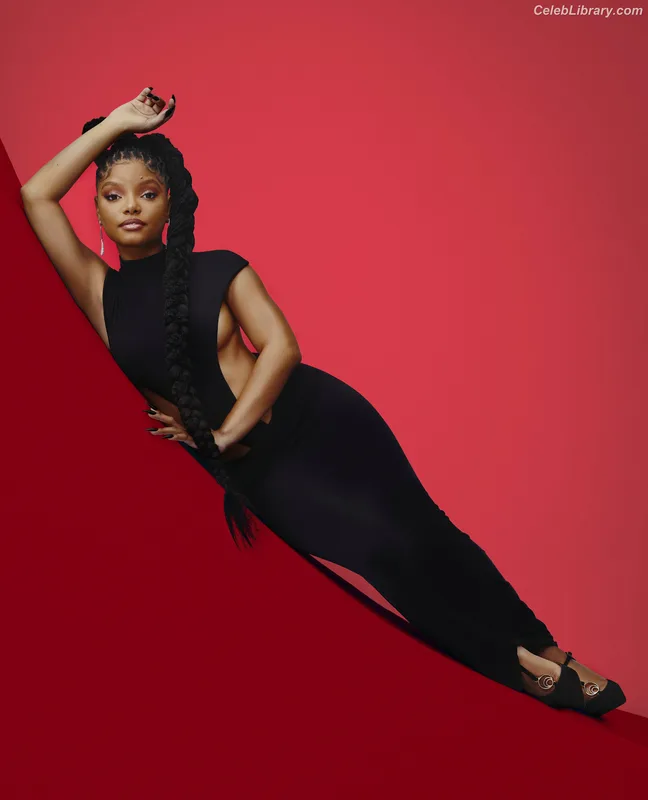 Halle Bailey photo 8 of 713