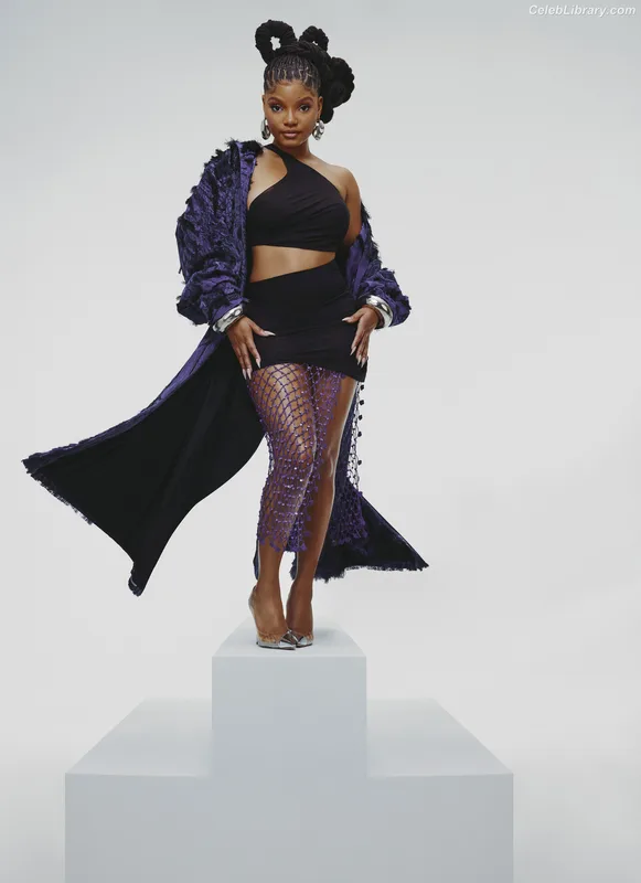 Halle Bailey photo 10 of 713