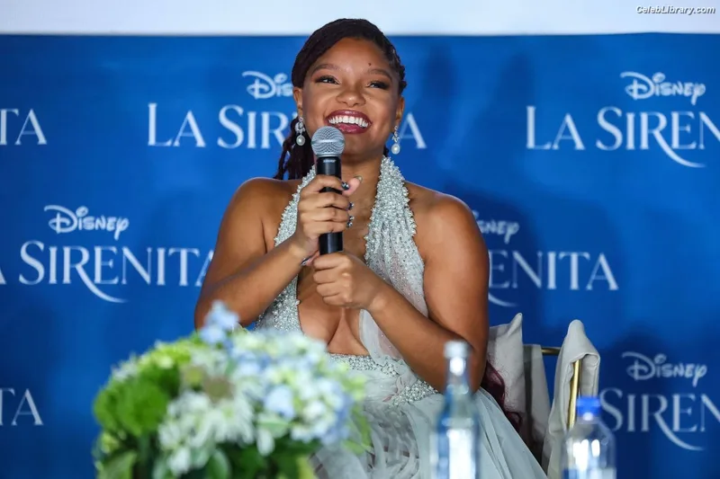 Halle Bailey photo 14 of 713