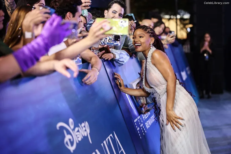 Halle Bailey photo 23 of 713