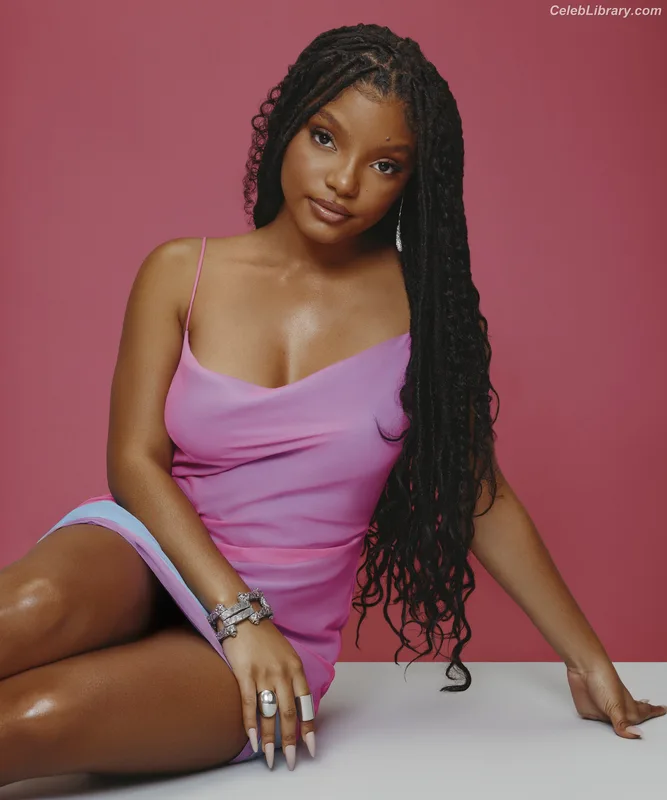Halle Bailey photo 24 of 713