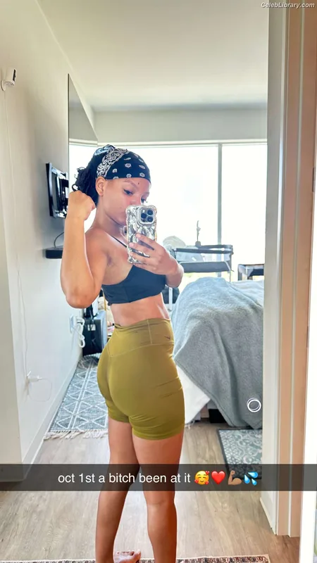 Halle Bailey photo 6 of 713