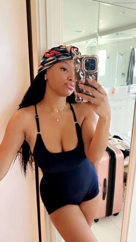 Halle Bailey photo 11 of 713