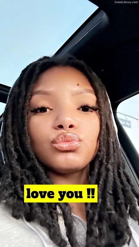 Halle Bailey photo 16 of 713