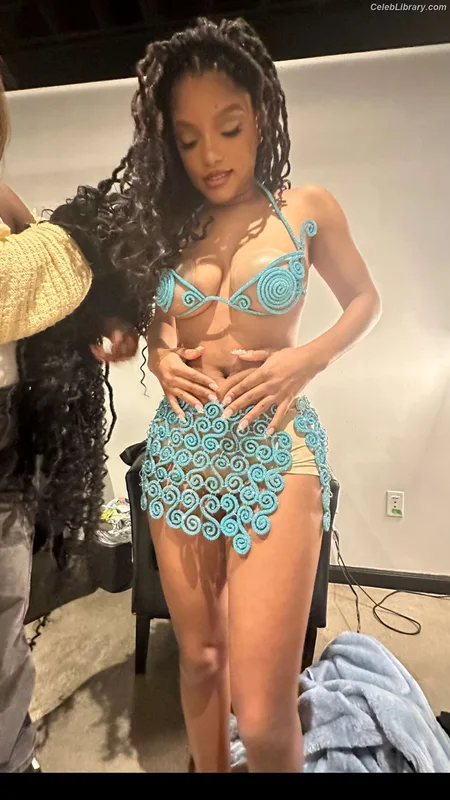 Halle Bailey photo 19 of 713