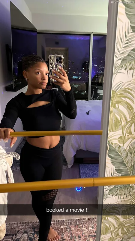 Halle Bailey photo 20 of 713