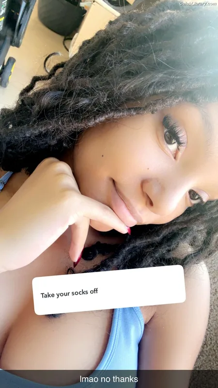 Halle Bailey photo 23 of 713