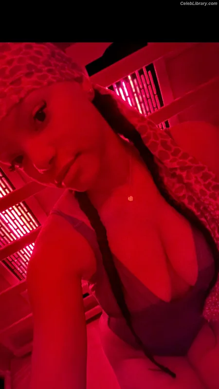 Halle Bailey photo 4 of 713