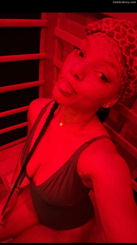 Halle Bailey photo 5 of 713