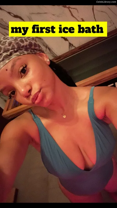 Halle Bailey photo 7 of 713