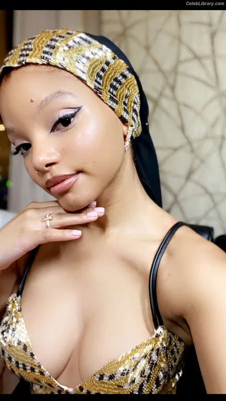 Halle Bailey photo 15 of 713