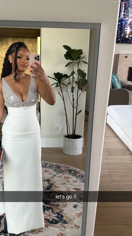 Halle Bailey photo 18 of 713