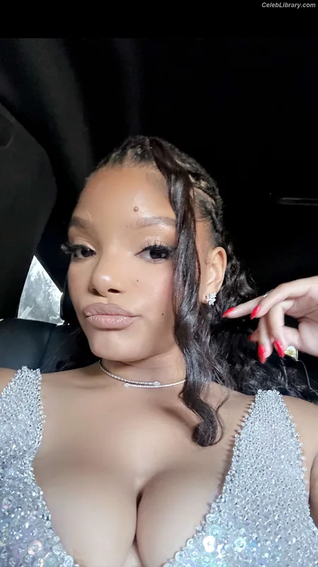 Halle Bailey photo 19 of 713
