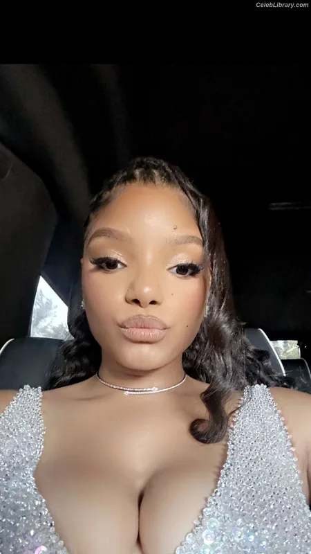 Halle Bailey photo 21 of 713