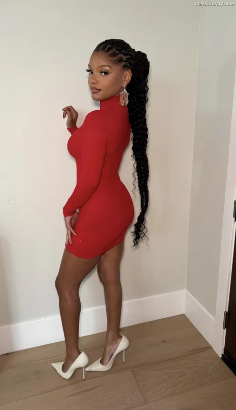 Halle Bailey photo 22 of 713