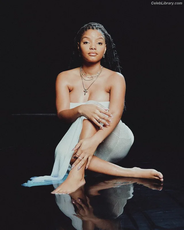 Halle Bailey photo 3 of 713